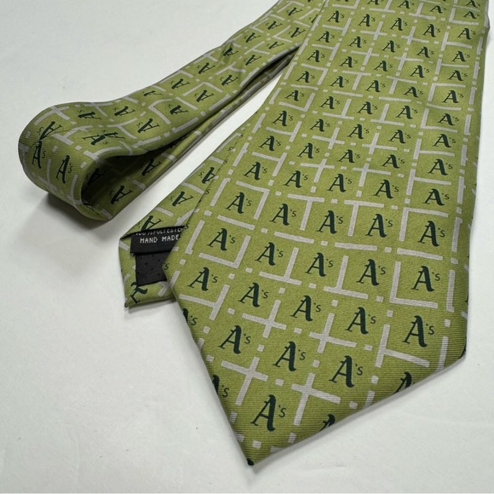 NEW Oakland A's men's necktie green graphic neck tie MACY's handmade baseball